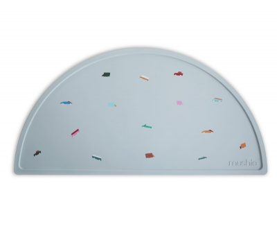 Tabuleiro em silicone Mushie Retro Cars
